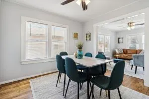 Charming Bungalow in McKinney – Walk to Downtown bungalow - Fairview