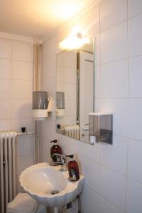 Piraeus Pasalimani X6 near metro