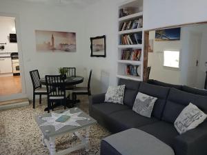 The Beach Hut with Lazy spa