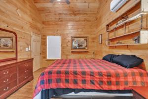 Hillside Hideaway cabin