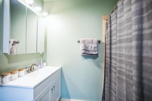 Hillside Hideaway cabin