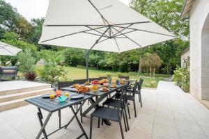 Le Clos des Moriers 2 hours from Paris-Piscine-12 pers