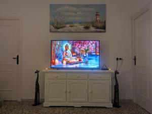 The Beach Hut with Lazy spa