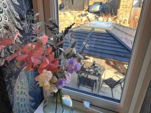 Historical Village Cottage - Pet Friendly