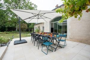 Villas Le Clos des Moriers 2 hours from Paris-Piscine-12 pers : photos des chambres