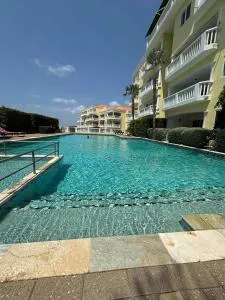 Modern appartement bij zee met zwembad op Blue Bay - Tripletree the hill - Sint Michiel