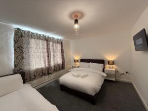 Stunning 4-Bed House in Bridgend