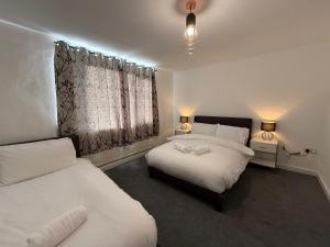 Stunning 4-Bed House in Bridgend