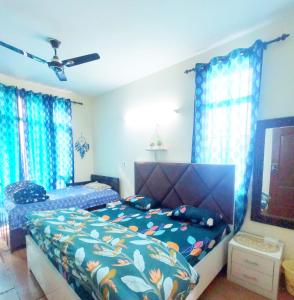 Exclusive Floor on Manali Expressway for Family