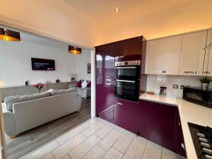 Franks Apt 2 - Outdoor Balconies - Sleeps 8