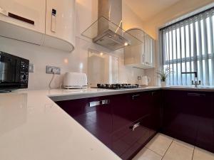 Franks Apt 2 - Outdoor Balconies - Sleeps 8