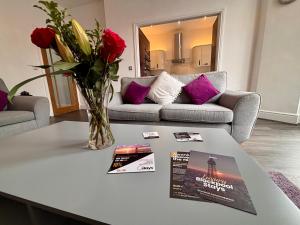 Franks Apt 2 - Outdoor Balconies - Sleeps 8