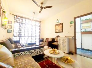 Exclusive Floor on Manali Expressway for Family