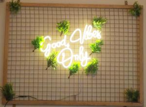 Exclusive Floor on Manali Expressway for Family