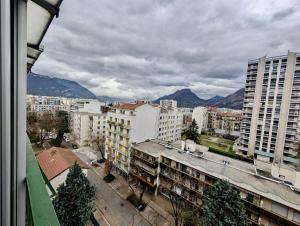 Appartements Spacious 80m2 Apartment - 8th Floor, Free Parking, Sleeps 5 : photos des chambres