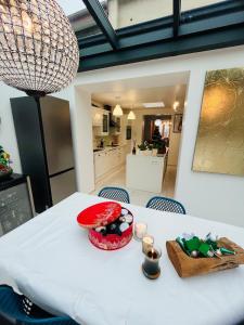 Maisons de vacances Charming Cottage with Spa and Nature Views : photos des chambres