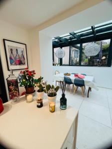 Maisons de vacances Charming Cottage with Spa and Nature Views : photos des chambres