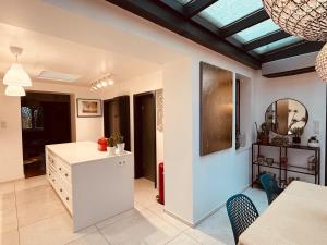 Maisons de vacances Charming Cottage with Spa and Nature Views : photos des chambres