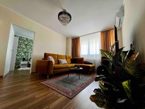 Jungle Home - Gara de Nord