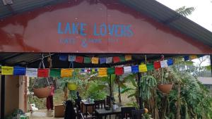 Lake Lovers Cafe & Homestay