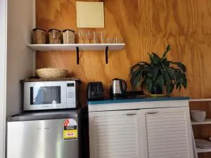 This peaceful, serene cabin overlooks Nelson with views out to the sea - 里士满