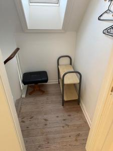 Meget central, fri parkering, 4-7 personers overnatningssted