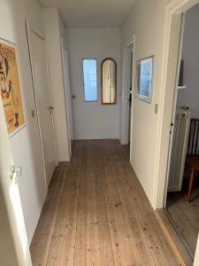 Meget central, fri parkering, 4-7 personers overnatningssted