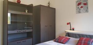 Maisons de vacances Maison, grand jardin, lac 8 min a pied, piste cyclable, 6 couchages : photos des chambres