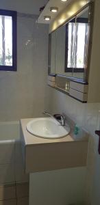 Maisons de vacances Maison, grand jardin, lac 8 min a pied, piste cyclable, 6 couchages : photos des chambres