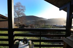 Cosy Modern Nordic Lodge w Loch View & Log Burner
