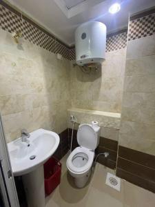 Steps from Beach & Near Airport Furnteched, Kitchenette, full APT Free WIFI