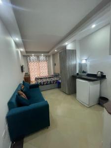 Steps from Beach & Near Airport Furnteched, Kitchenette, full APT Free WIFI