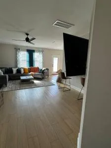 Spacious 4-Bedroom Retreat - 罗克沃尔