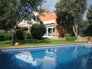 The Escorial House - Navalquejigo