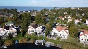 familienfreundliches Ferienhaus mit Ruderboot, Sauna und Kamin sowie E-Ladestation - Makkum