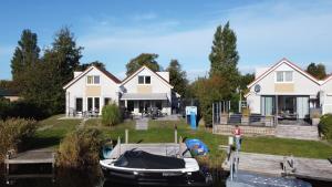 familienfreundliches Ferienhaus mit Ruderboot, Sauna und Kamin sowie E-Ladestation
