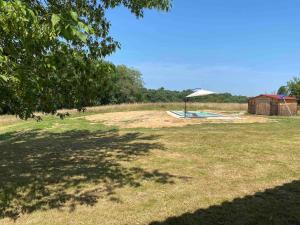 Maisons de vacances Spacious Family Home with Private Pool, Garden and Forest, Dordogne Countryside : photos des chambres