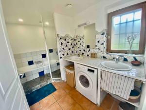 Maisons de vacances Spacious Family Home with Private Pool, Garden and Forest, Dordogne Countryside : photos des chambres