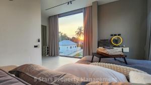 Coconut Lanes Secret Villa, Secluded, Spacious, Hi-tech, 2-floor, Priv Garden & Saltwater Pool