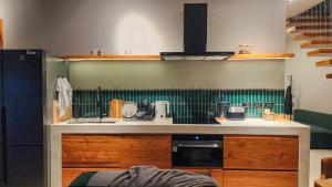 Coconut Lanes Secret Villa, Secluded, Spacious, Hi-tech, 2-floor, Priv Garden & Saltwater Pool