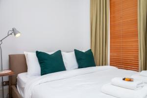 Beautiful Comfy 2 BDR apt with balcony, Chelsea