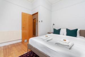 Beautiful Comfy 2 BDR apt with balcony, Chelsea