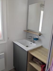 Campings Chez Bruno & Sophie Mobil home luxe 6-8P BORA BORA : photos des chambres