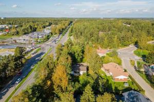 Ihana omakotitalo omalla pihalla