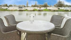 Lake Retreat, Dog Friendly, Free Hoburne Passes