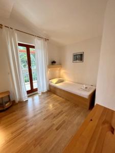 Apartment 6