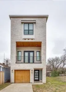 Muncie U Too at Trinity Grove - دونكانفيل