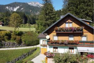 Cozy, new FEWO with 4 beds close to lifts