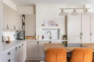 Open & Social Home from Home - West Wickham