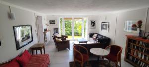 B&B / Chambres d'hotes Chambre Jazzy - Gite les Zazous : Chambre Quadruple - Vue sur Jardin